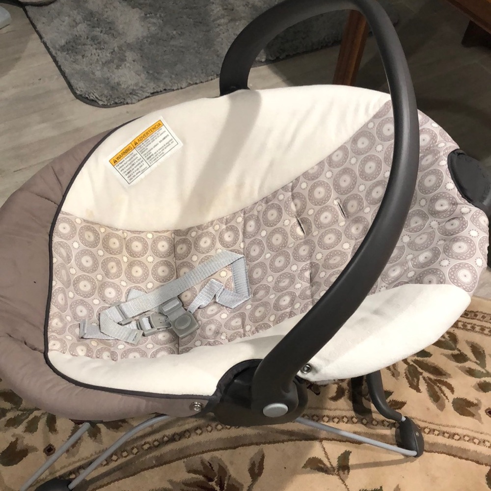 Graco Automatic Rocking Basinet - Picture 6 of 6